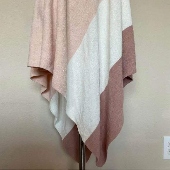 Barefoot Dreams CozyChic Ultra Lite Knit Sunset Poncho Pale Pink One Size Plus - Picture 6 of 16